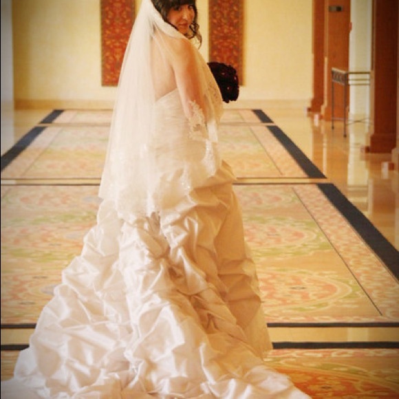 Allure Wedding dress gorgeous gown champagne pearl - Picture 1 of 8